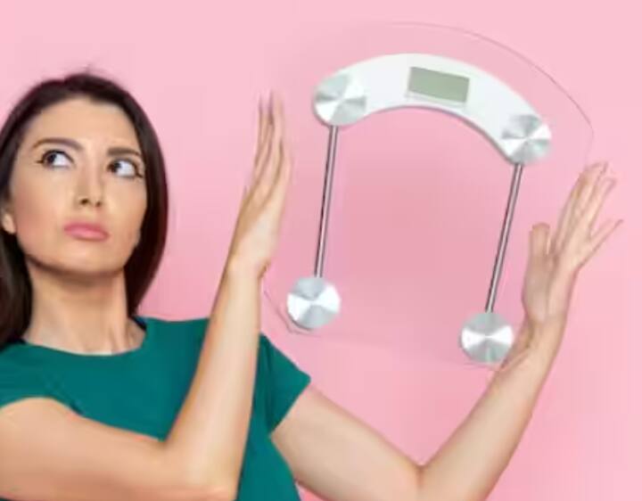 ਹਾਰਮੋਨਲ ਬਦਲਾਅ: ਗਰਭ ਅਵਸਥਾ, ਮੀਨੋਪੌਜ਼ ਜਾਂ ਪਿਲਸ ਲੈਣ ਨਾਲ ਹਾਰਮੋਨਲ ਬਦਲਾਅ ਆਉਂਦੇ ਹਨ, ਜੋ ਨਾੜੀਆਂ ਨੂੰ ਕਮਜ਼ੋਰ ਕਰ ਸਕਦੇ ਹਨ। ਇਹ ਖਾਸ ਕਰਕੇ ਔਰਤਾਂ ਵਿੱਚ ਵਧੇਰੇ ਦੇਖਿਆ ਜਾਂਦਾ ਹੈ।