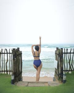 Amyra Dastur PHOTO: દરિયા કિનારે બિકીની લુકમાં અમાયરા દસ્તૂરે આપ્યા હોટ પોઝ