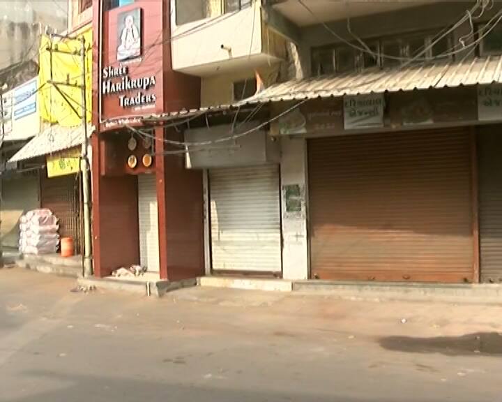 પૂર્વ મુખ્યમંત્રી વિજયભાઈ રૂપાણીને શ્રદ્ધાંજલિ આપવા માટે વેપાર ઉદ્યોગકારોનો નિર્ણય કર્યો હતો. ઇન્ડિયન મેડિકલ એસોસિએશન દ્વારા આજે મૃતકોને શ્રદ્ધાંજલિ આપવા માટે બ્લડ ડોનેશન કેમ્પ રાખવામાં આવ્યો છે.