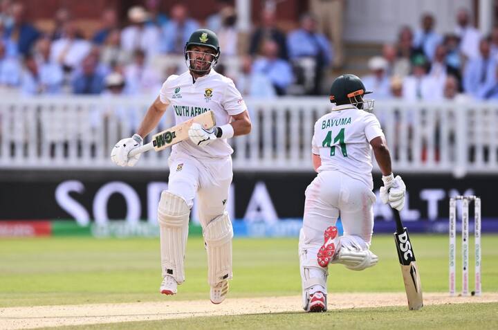 वियान मुल्डर आऊट झाल्यानंतर एडेन मार्कराम आणि कर्णधार टेम्बा बावुमा यांनी जबाबदारी घेतली. सुरुवातीला त्यांनी सावकाश फलंदाजी केली आणि नंतर धावफलक वेगाने पुढे सरकवला. (Image Credit-ICC)