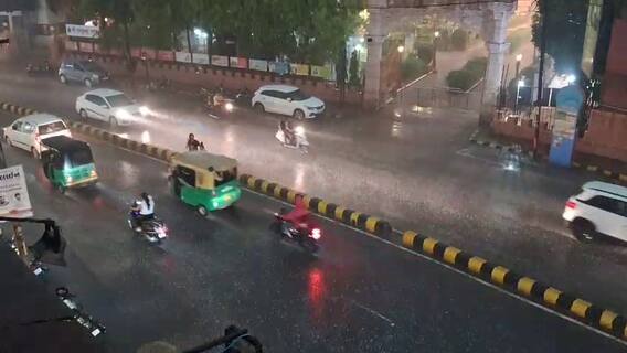 Rajkot Rain: રાજકોટમાં મેઘરાજાનું રૌદ્ર સ્વરૂપ; કડાકા ભડાકા સાથે ધોધમાર વરસાદ, અમીન માર્ગ સહિત અનેક વિસ્તારોમાં વીજળી ગુલ!