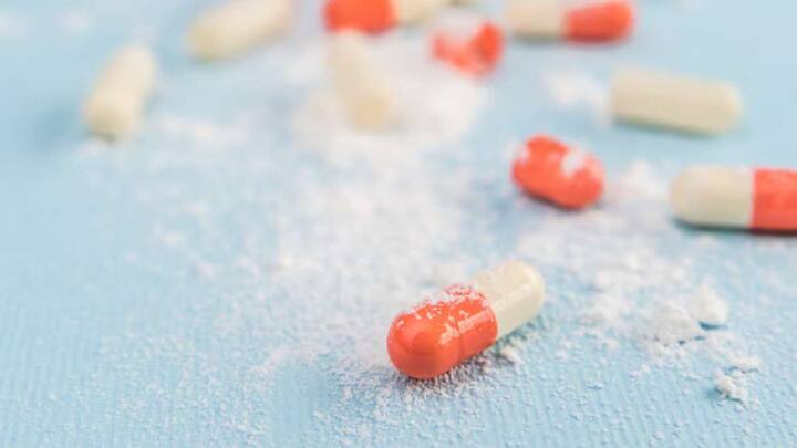 ब्लड थिनर यानी खून पतला करने वाली दवा लेने वाले लोगों को भी गर्मियों में कच्चा लहसुन नहीं खाना चाहिए. लहसुन खून को पतला करता है. अगर आप पहले से ही ऐसी दवा ले रहे हैं, तो लहसुन न खाएं. इससे ब्लीडिंग बढ़ सकती है और कई तरह की दिक्कतें हो सकती है.