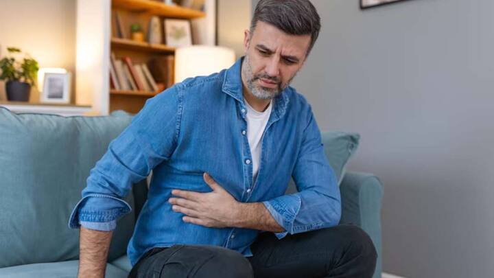 इसके अलावा गर्मियों में लिवर की बीमारी वाले लोगों को कच्चा लहसुन नहीं खाना चाहिए. लहसुन में मौजूद एलिसिन नाम का कंपाउंड लिवर पर असर डाल सकता है. इसलिए लिवर की परेशानी हो तो कच्चा लहसुन न खाएं.