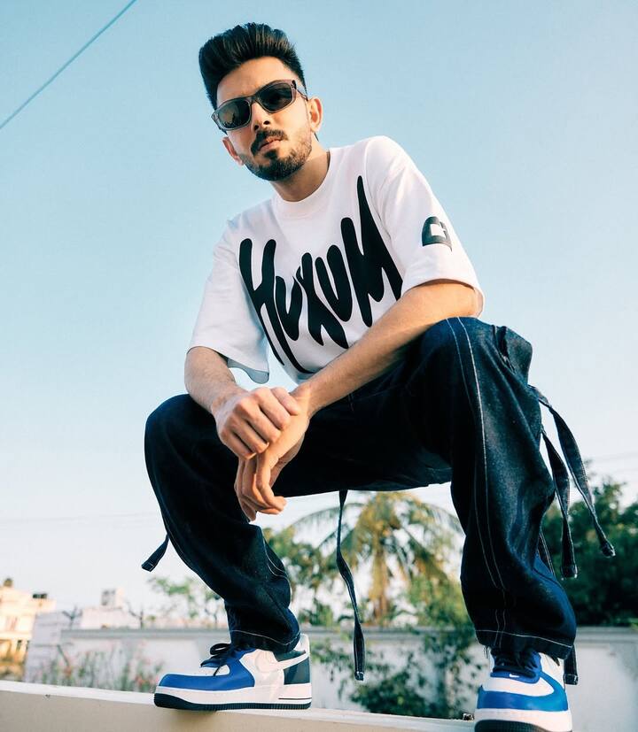 हालांकि, अभी तक अनिरुद्ध और काव्या ने इस बारे में कुछ भी ऑफिशियल तौर पर नहीं कहा है. रिपोर्ट के अनुसार परिवार इनके रिश्ते के लिए राजी है. ऐसे में जल्द ही सगाई या शादी की डेट का ऐलान हो सकता है.