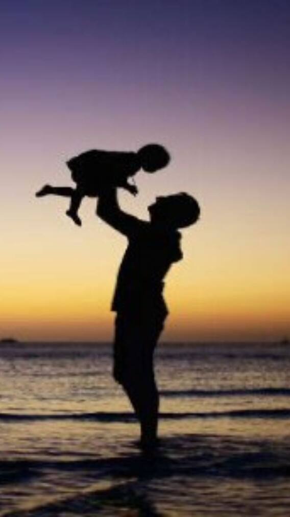 வாழ்வின் ஆகச்சிறந்த நண்பன் - தந்தையர் தினத்தில் அப்பாவிற்கு என்ன பரிசளித்து மகிழ்விக்கலாம்?