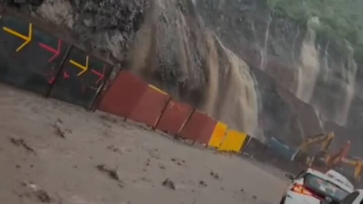 ज्ञानेश्वर महाराजांची पालखी ज्या दिवेघाटातून जाणार आहे त्या दिवे घाटाची पावसामुळे मोठी दुरावस्था निर्माण झाली आहे.