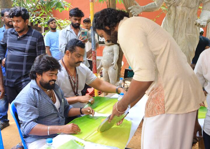 புதுமுகம் தார்னிகா நாயகியாக நடிக்கிறார். சுஜித் ஷங்கர், கல்கி, முனீஷ்காந்த், காளி வெங்கட், ஜார்ஜ் மரியான் உள்ளிட்டோர் நடிக்கும் இப்படத்திற்கு பாலசுப்ரமணியம் ஒளிப்பதிவு செய்ய, தினேஷ் படத்தொகுப்பை கையாள, கலை இயக்கத்தை சரவண அபிராம் கவனிக்க, ஃபீனிக்ஸ் பிரபு மற்றும் சக்தி சரவணன் சண்டைக் காட்சிகளை வடிவமைத்துள்ளனர். ஸ்டில்ஸ்: சி.எச். பாலு; நடன இயக்கம்: ஷெரிப், அசார்.