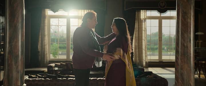 In the story of the film, this scene shows the union of old lovers, who meet each other after many years and express their feelings openly.