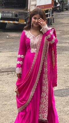 प्रेग्नेंसी की वजह से हिना खान ने की जल्दबाजी में शादी? दुल्हन बनने के 10 दिन बाद दिखा बेबी बंप!