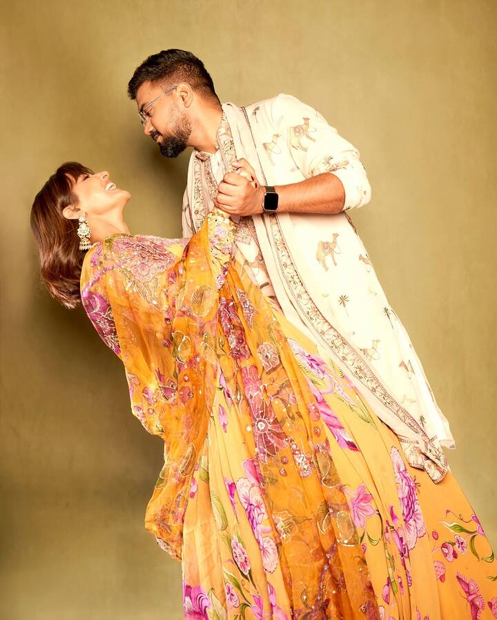 Talking about personal life, Hina Khan is currently fighting the battle with Stage 4 breast cancer. In this difficult time, husband Rocky has always been seen giving her with her.