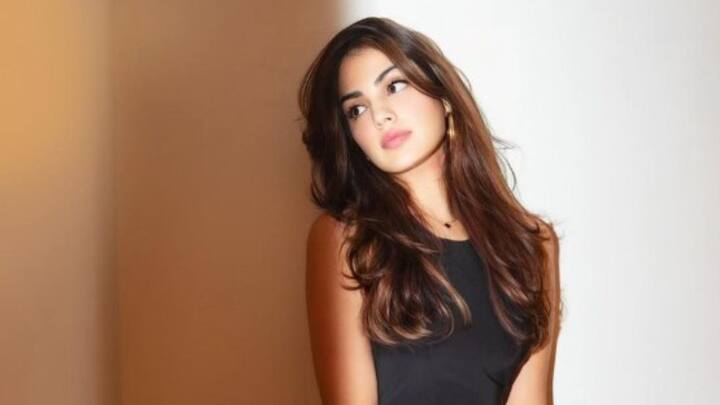 ২০২০ সালের ১৪ জুন থেকে ২০২৫ সালের ১৪ জুন। পাঁচ বছর হল নেই বলিউড অভিনেতা সুশান্ত সিংহ রাজপুত নেই। আর এই পাঁচ বছরে বদলে গিয়েছে অনেক কিছুই। বিশেষ করে সুশান্তের বান্ধবী রিয়া চক্রবর্তীর জীবনের গতিপথ পাল্টে গিয়েছে।