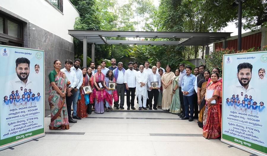 CM Revanth Reddy: ప్రభుత్వ పాఠశాలల విద్యార్థులకు అత్యాధునిక బోధన, 6 సంస్థలతో తెలంగాణ సర్కార్ ఒప్పందం