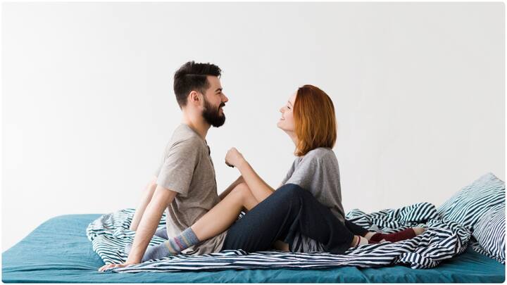 Intimacy Health : కొన్ని ఫుడ్స్ రెగ్యులర్​గా తీసుకోవడం వల్ల లైంగిక ఆరోగ్యం మెరుగవుతుందని చెప్తున్నారు. మగవారికి, ఆడవారికి కూడా ఇవి మంచి ఫలితాలు ఇస్తాయట. అవేంటంటే.