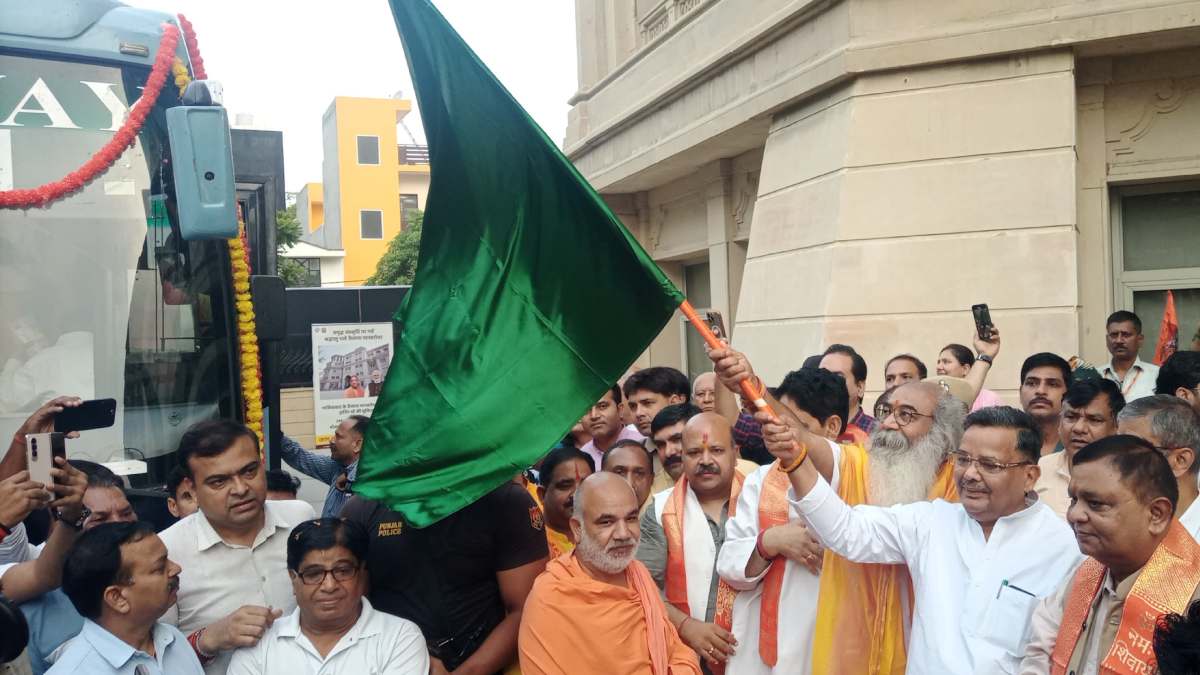 कैलाश मानसरोवर यात्रा की शुरुआत, हर-हर महादेव के जयकारों के बीच रवाना हुआ पहला जत्था