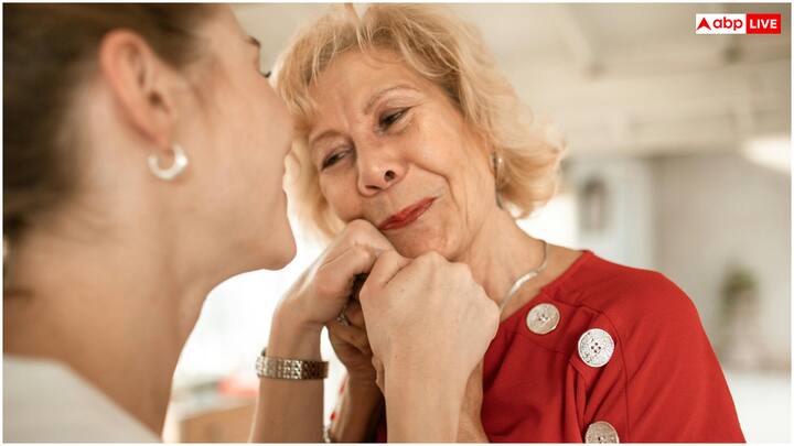 दरअसल, कंसीव होने के बाद जब निषेचित अंडा (fertilized egg) गर्भाशय की दीवार में प्रत्यारोपित (implantation) होता है तो शरीर में hCG हार्मोन (Human Chorionic Gonadotropin) का प्रॉडक्शन शुरू हो जाता है.