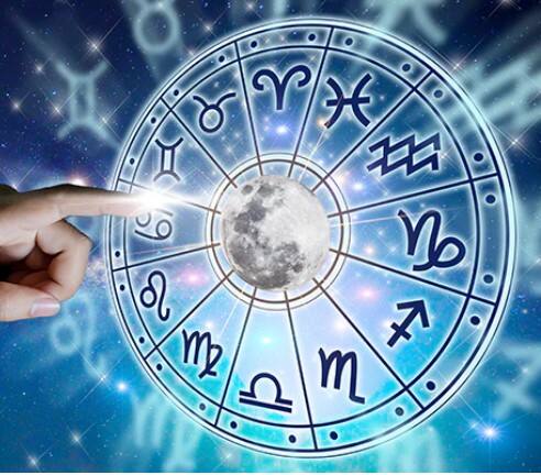 ਕਦੋਂ ਹੋਵੇਗਾ ਗੁਰੂ ਦਾ ਗੋਚਰ ? ਦ੍ਰਿਕ ਪੰਚਾਂਗ ਦੇ ਅਨੁਸਾਰ, 13 ਜੁਲਾਈ, 2025 ਨੂੰ ਸਵੇਰੇ 7:39 ਵਜੇ, ਗੁਰੂ ਦੇਵ ਆਰਦਰਾ ਨਕਸ਼ਤਰ ਦੇ ਦੂਜੇ ਪੱਦ ਤੋਂ ਤੀਜੇ ਪੱਦ ਵਿੱਚ ਗੋਚਰ ਕਰਨਗੇ। 13 ਜੁਲਾਈ ਤੋਂ ਬਾਅਦ, ਗੁਰੂ ਦੀ ਗਤੀ 28 ਜੁਲਾਈ, 2025 ਨੂੰ ਫਿਰ ਬਦਲ ਜਾਵੇਗੀ। ਇਸ ਦਿਨ ਸਵੇਰੇ 9:33 ਵਜੇ, ਗੁਰੂ ਦੇਵ ਅਰਦਰਾ ਨਕਸ਼ਤਰ ਦੇ ਚੌਥੇ ਪੱਦ ਵਿੱਚ ਗੋਚਰ ਕਰਨਗੇ। ਆਰਦਰਾ ਨਕਸ਼ਤਰ ਮਿਥੁਨ ਰਾਸ਼ੀ ਵਿੱਚ ਆਉਂਦਾ ਹੈ, ਜਿਸਦਾ ਮਾਲਕ ਰਾਹੂ ਹੈ। ਆਰਦਰਾ ਨਕਸ਼ਤਰ ਦੇ ਕੁੱਲ 4 ਪਦ ਹਨ, ਜਿਨ੍ਹਾਂ ਦਾ ਆਪਣਾ ਮਹੱਤਵ ਅਤੇ ਵਿਸ਼ੇਸ਼ਤਾ ਹੈ। ਗੁਰੂ ਗੋਚਰ ਦਾ ਰਾਸ਼ੀਆਂ 'ਤੇ ਪ੍ਰਭਾਵ...