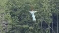 আচমকাই ছিঁড়ল দড়ি, 'জিপলাইন' থেকে বোল্ডারে আছড়ে পড়ল কিশোরী, দেখুন ভিডিও