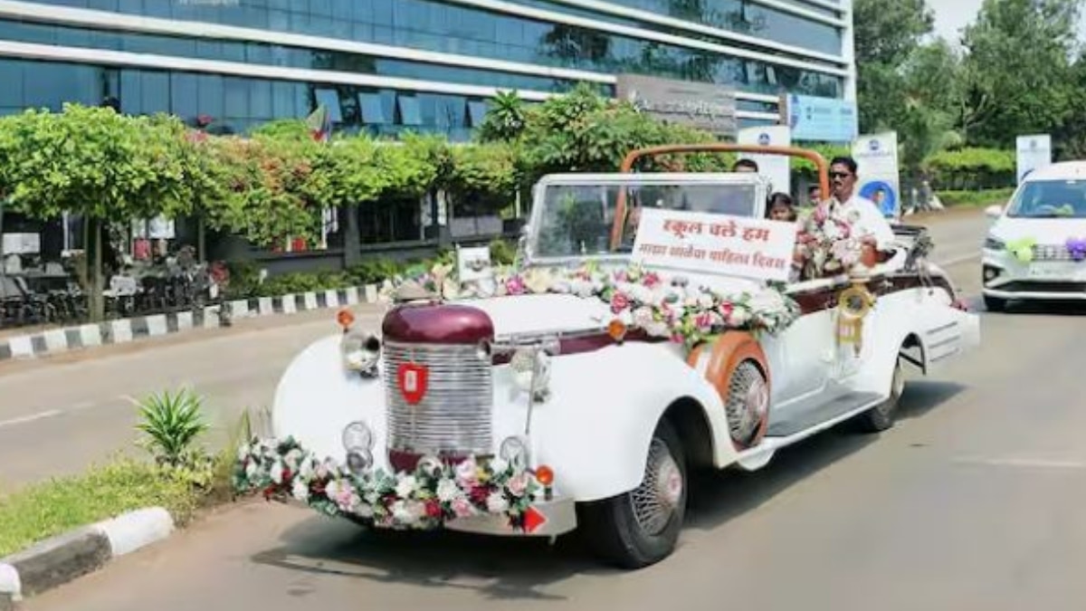 ढोल-नगाड़ों के साथ सजी-धजी Rolls Royce, वसई में बेटे के स्कूल के पहले दिन को कुछ इस तरह बनाया यादगार