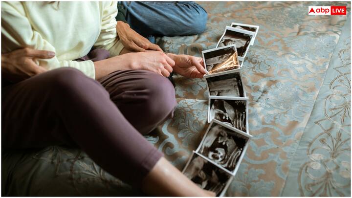 कंसीव होने के 6-12 दिन बाद जब निषेचित अंडा गर्भाशय की दीवार में प्रत्यारोपित होता है तो हल्की ब्लीडिंग या स्पॉटिंग हो सकती है. यह आमतौर पर गुलाबी या भूरे रंग का होता है और पीरियड्स से हल्का होता है. करीब 20-30% प्रेग्नेंट महिलाओं को यह लक्षण दिखता है.