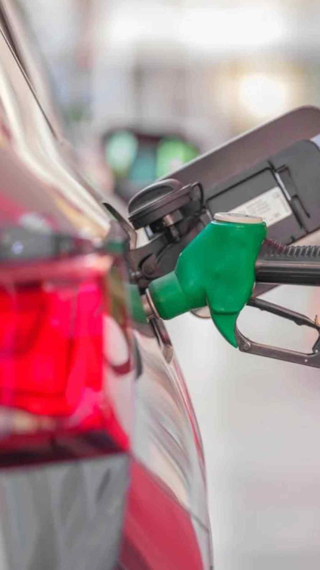 कहां मिलता है सबसे सस्ता पेट्रोल?