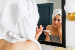 Under Eye Cream Benefits: āĻāύā§āĻĄāĻžāϰ āĻāĻ āĻā§āϰāĻŋāĻŽā§āϰ āĻŦā§āϝāĻŦāĻšāĻžāϰ āĻāϤāĻāĻž āĻāϰā§āϰāĻŋ? āĻā§āύ āĻā§āĻā§āϰ āϤāϞāĻžā§ āĻāĻ āĻŦāĻŋāĻļā§āώ āĻā§āϰāĻŋāĻŽ āĻŦā§āϝāĻŦāĻšāĻžāϰ āĻāϰāĻŦā§āύ?