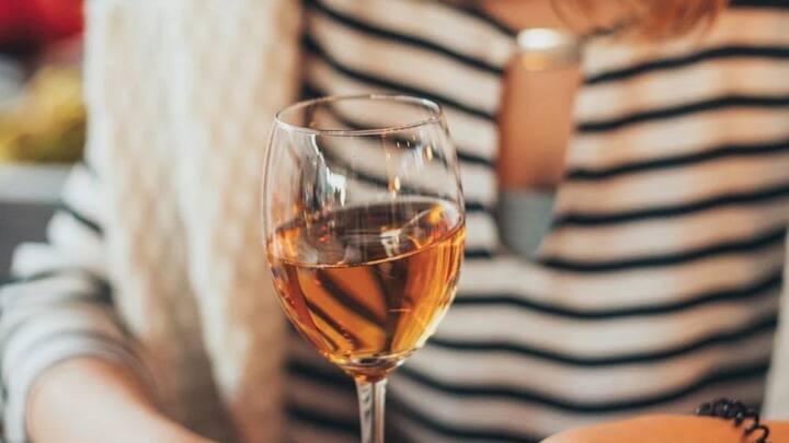 तेलंगाना में 6.7% महिलाएं शराब पीती हैं. यहां पर शहरों की तुलना में गांव में महिलाएं ज्यादा शराब पीती हैं. यहां पर सुख और दुख दोनों में शराब का चलन है.