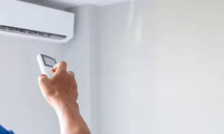 ਜਿਨ੍ਹਾਂ ਲੋਕਾਂ ਕੋਲ ਏਸੀ ਲਗਾਉਣ ਲਈ ਪੈਸੇ ਨਹੀਂ ਹਨ, ਉਹ ਕਿਰਾਏ 'ਤੇ ਏਸੀ ਲਗਵਾ ਰਹੇ ਹਨ ਤਾਂ ਜੋ ਉਹ ਗਰਮੀਆਂ ਵਿੱਚ ਸ਼ਾਂਤੀ ਨਾਲ ਸਾਹ ਲੈ ਸਕਣ। ਏਸੀ ਦੀ ਵਰਤੋਂ ਕਰਦੇ ਸਮੇਂ ਬਹੁਤ ਸਾਰੀਆਂ ਗੱਲਾਂ ਦਾ ਧਿਆਨ ਰੱਖਣਾ ਜ਼ਰੂਰੀ ਹੈ ਤਾਂ ਜੋ ਏਸੀ ਸਿਹਤ ਨੂੰ ਪ੍ਰਭਾਵਿਤ ਨਾ ਕਰੇ।