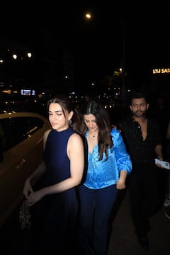 डिनर डेट पर हुई स्पॉट कृति सेनन, बहन नूपुर के साथ दिखे रूमर्ड बॉयफ्रेंड