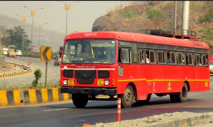 शाळा -महाविद्यालयांनी पुरवलेल्या यादीनुसार एसटीच्या कर्मचाऱ्या कडून त्या विद्यार्थ्यांना आणि विद्यार्थिनींना त्यांचे एसटी पास थेट शाळेत देण्यात येणार आहेत.
