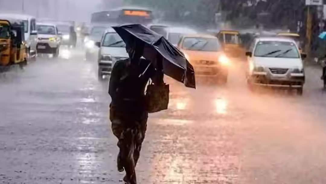 கேரளாவில் கனமழை: ரெட் அலர்ட் எச்சரிக்கை! தமிழ்நாட்டிலும் பருவமழை தீவிரம், என்ன நடக்கிறது?