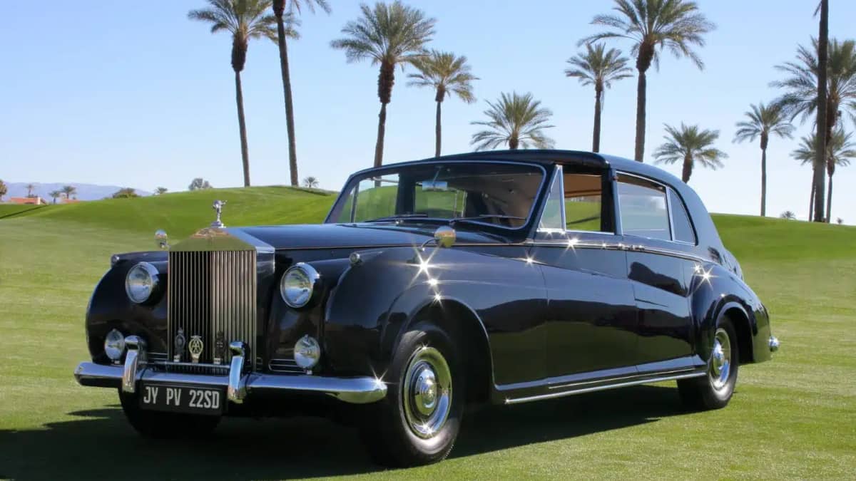 अमीरी हो तो ऐसी! 25 साल तक पार्किंग में 10 करोड़ की Rolls-Royce भूल गया एक्टर, फिर हुआ ये