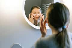 Under Eye Cream Benefits: āĻāύā§āĻĄāĻžāϰ āĻāĻ āĻā§āϰāĻŋāĻŽā§āϰ āĻŦā§āϝāĻŦāĻšāĻžāϰ āĻāϤāĻāĻž āĻāϰā§āϰāĻŋ? āĻā§āύ āĻā§āĻā§āϰ āϤāϞāĻžā§ āĻāĻ āĻŦāĻŋāĻļā§āώ āĻā§āϰāĻŋāĻŽ āĻŦā§āϝāĻŦāĻšāĻžāϰ āĻāϰāĻŦā§āύ?