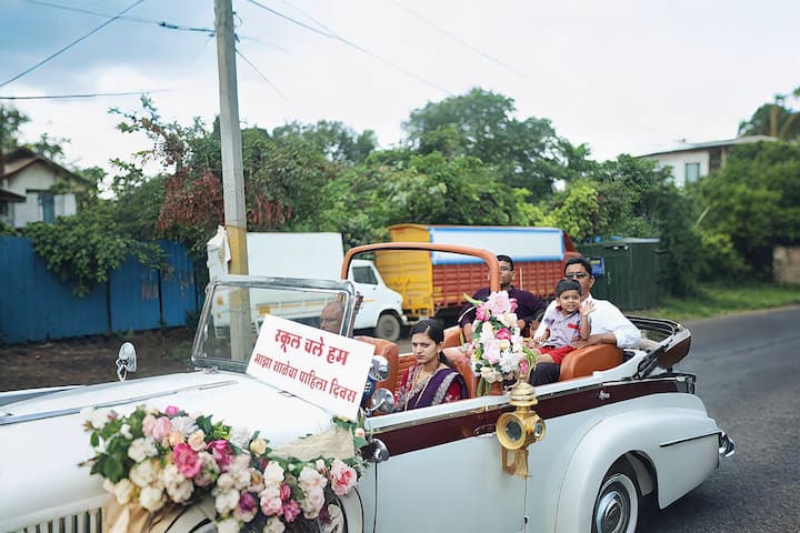 मात्र, आपल्या पद्धतीने आपल्या मुलाचा पहिला दिवस खास करण्यासाठी एका शिक्षक वडिलांनी घेतलेला हा पुढाकार समाजात चर्चेचा विषय ठरत आहे.