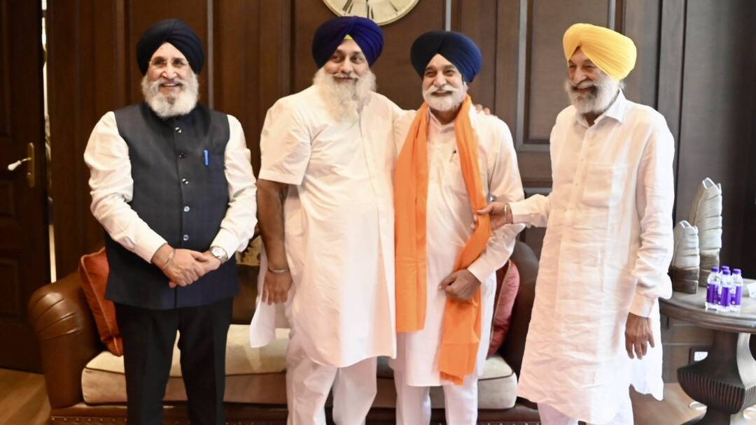 Sikandar Singh Maluka Joins Shiromani Akali Dal again presence of Sukhbir Singh Badal बगावत के बाद घरवापसी! शिरोमणि अकाली दल में फिर से शामिल हुए सिकंदर मलूका