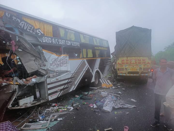 अपघाताचे कारण अद्याप स्पष्ट झालेले नाही.