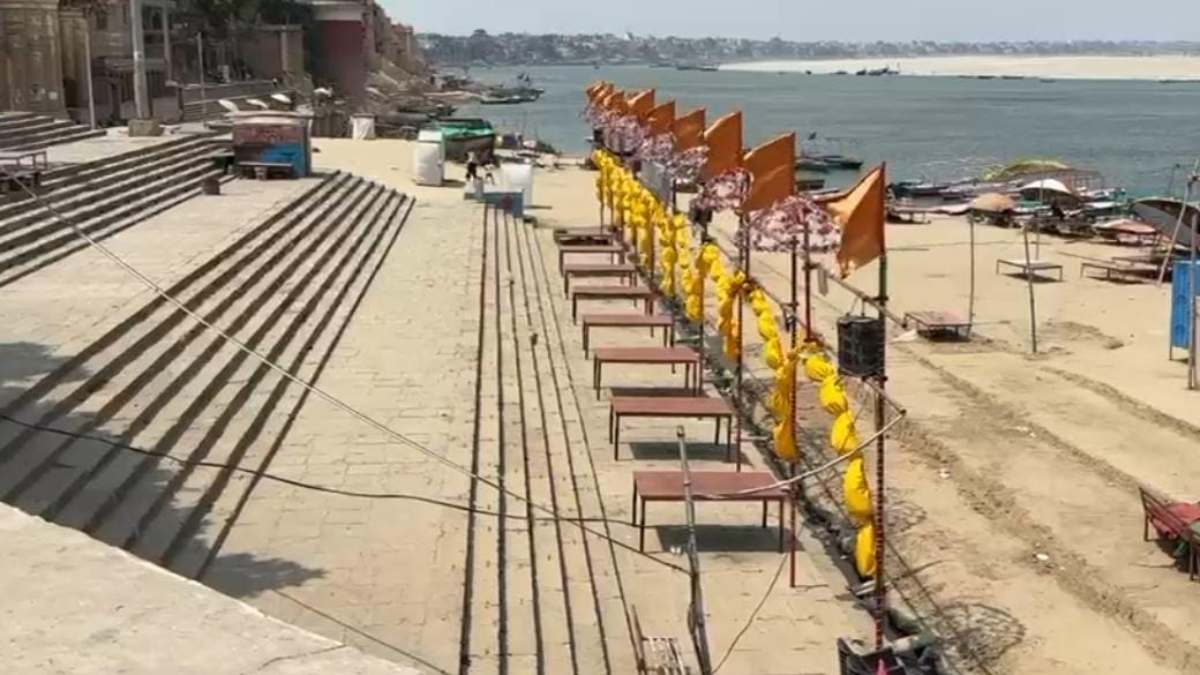 Varanasi News: इस वजह से वाराणसी के घाटों पर पसरा सन्नाटा, बन रहे कर्फ्यू जैसे हालात