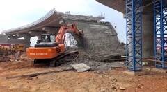 एमपी के शिवपुरी में भरभराकर गिरा ओवरब्रिज का हिस्सा, 6 मजदूर घायल