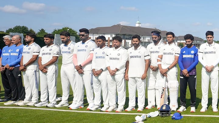 শুক্রবার, ২০ জুন থেকে শুরু হবে ভারত বনাম ইংল্যান্ডের পাঁচ ম্য়াচের টেস্ট সিরিজ়। তার আগে শেষবেলার প্রস্তুতি সারতে আন্তঃদলীয় ম্যাচে নেমেছিলেন টিম ইন্ডিয়ার তারকারা।