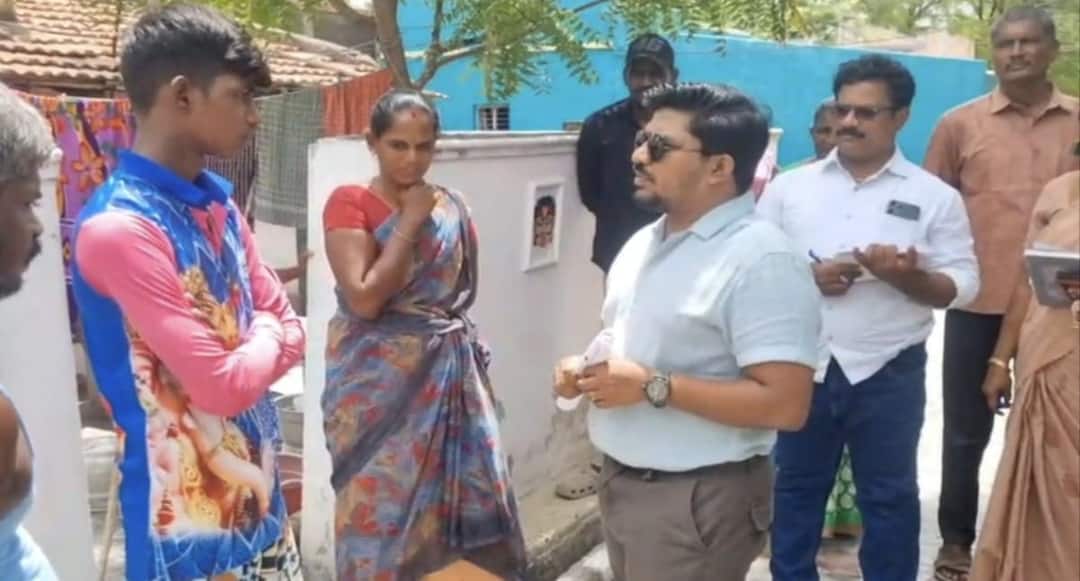 மீண்டும் பள்ளிக்கு போகலாம்.. வீடு வீடாக சென்று இடை நின்ற மாணவர்களை தட்டியெழுப்பும் மாவட்ட ஆட்சியர் !