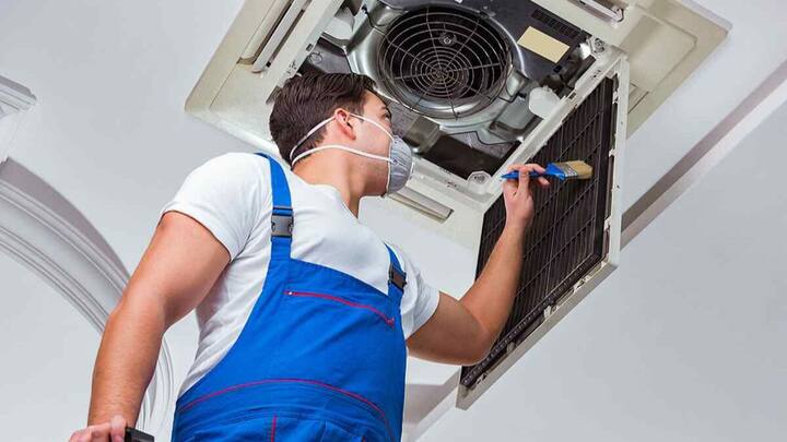 तो इसके अलावा आप अपनी एसी का रेफ्रिजरेंट लेवल भी चेक करवा सकते हैं. इस वजह से भी यह प्रॉब्लम आ सकती है. लेकिन अगर बावजूद इसके यह समस्या रहती है तो फिर आप किसी टेक्नीशियन को बुलाकर अच्छे से एसी चेक करवा लें.