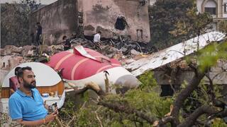 'बुखार की वजह से बची जान', पत्नी के कहने पर गुजरात के डॉक्टर ने कैंसिल किया एयर इंडिया का टिकट, जानें पूरा मामला