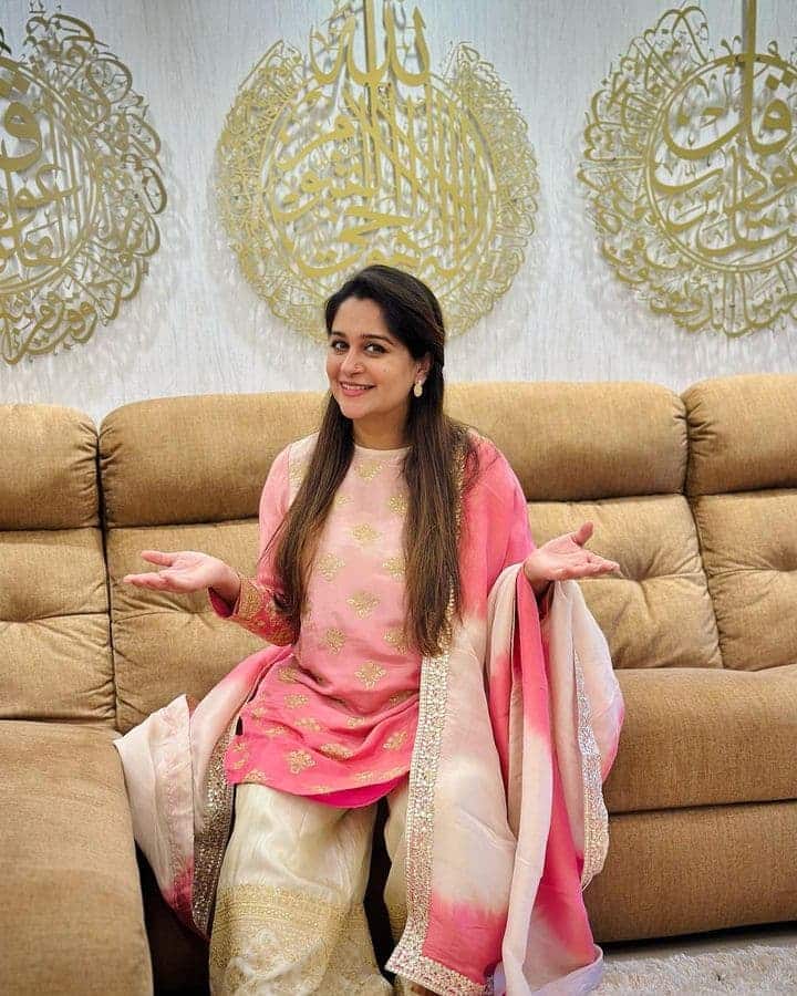 आज दीपिका एक सक्सेसफुल टीवी एक्ट्रेस होने के साथ-साथ एक पढ़ी लिखी पर्सनालिटी भी हैं.