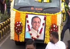 વિજયભાઈના નિધનથી રાજકોટ હીબકે ચઢ્યું, પુષ્પવર્ષા કરી લોકોએ શ્રદ્ધાંજલિ આપી 