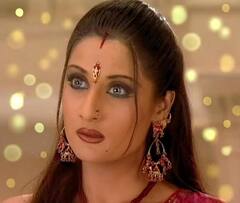 उम्र के इस पड़ाव पर भी बेहद हसीन दिखती हैं 'कोमोलिका', सोशल मीडिया पर होते हैं खूब चर्चे