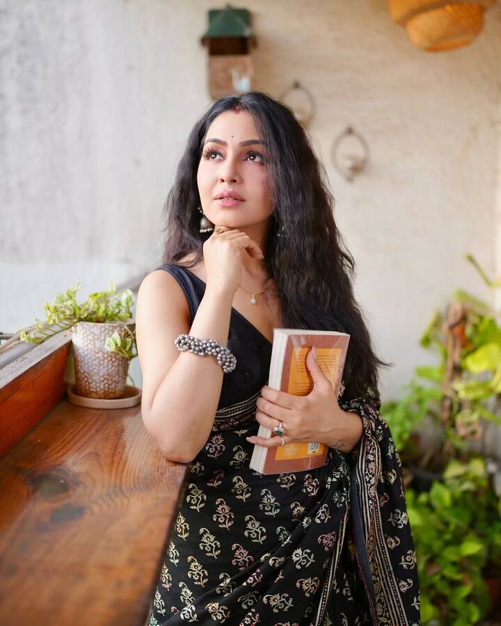 शुभांगी अत्रे कहती हैं कि उनकी बेस्टफ्रेंड उनकी बेटी है. एक्ट्रेस तलाक ले चुकी हैं और कुछ महीनों पहले ही उनके एक्स पति का निधन भी हुआ है.