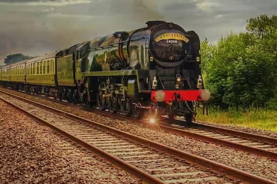 RRB ટેકનિશિયન ભરતીની પસંદગી પ્રક્રિયામાં પહેલા કમ્પ્યુટર આધારિત ટેસ્ટ (CBT) હશે. ત્યારબાદ દસ્તાવેજ ચકાસણી અને તબીબી પરીક્ષણ કરવામાં આવશે.