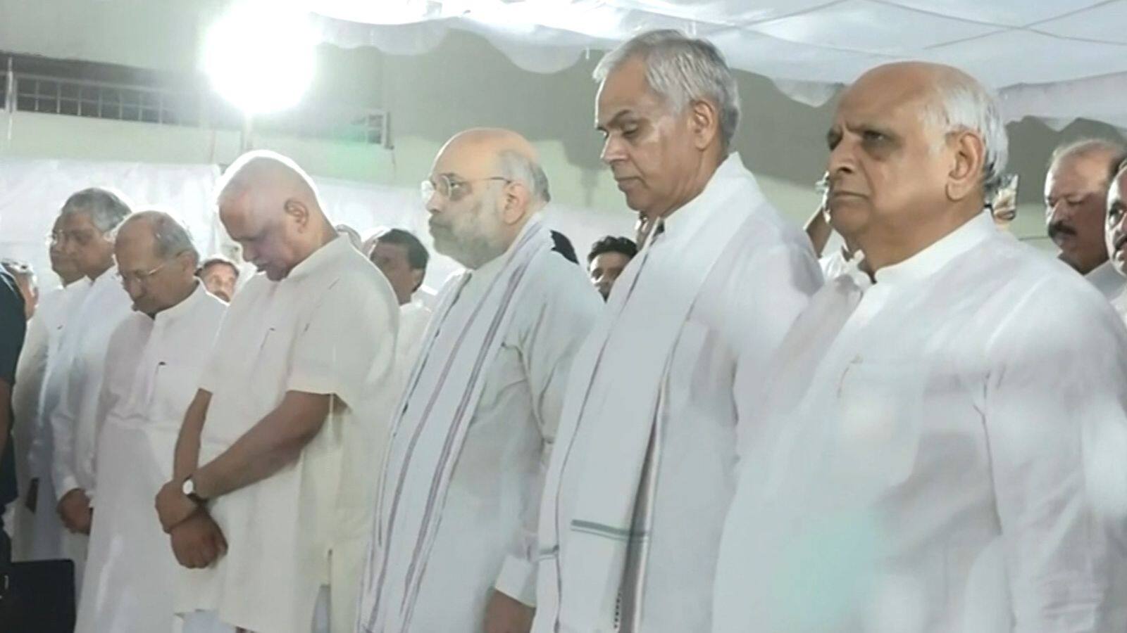 Vijay Rupani Funeral: লন্ডনে মেয়ের কাছে যাওয়ার ইচ্ছে অপূর্ণই রয়ে গেল, পূর্ণ রাষ্ট্রীয় মর্যাদায় শেষকৃত্য সম্পন্ন গুজরাতের প্রাক্তন মুখ্যমন্ত্রী বিজয় রূপাণীর