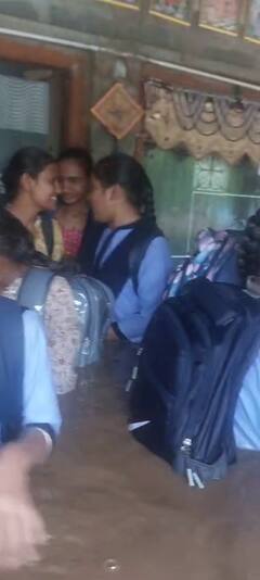 ભાવનગરમાં જળબંબાકાર: મહુવા પાસે શાળાના 40 બાળકો કોઝવેમાં ફસાયા, હેલિકોપ્ટરથી રેસ્ક્યુની તૈયારી! જુઓ PHOTOS