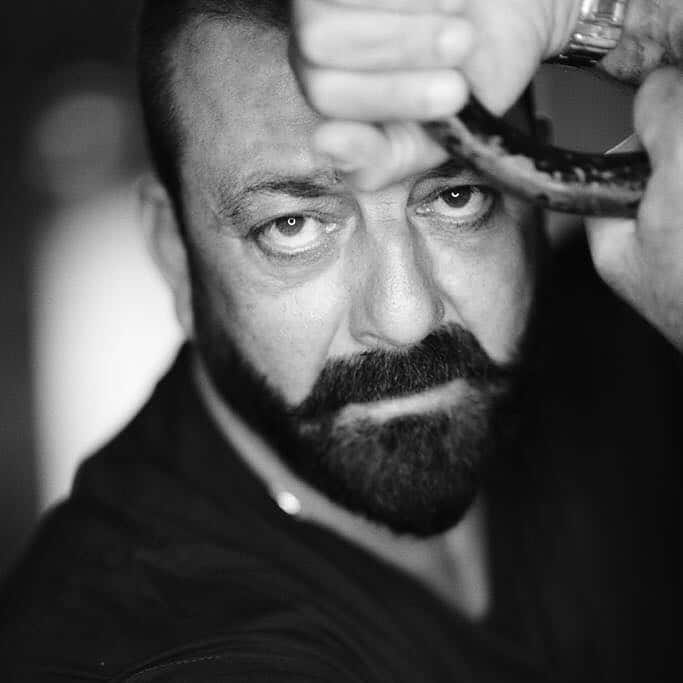 Actually (1999): After the villain, Sanju actually showed Raghu's role and showed that he is not just a villain, an emotional anti-hero. Even after becoming a don of Mumbai, Gilt and Struggle are clearly visible in Raghu's character.