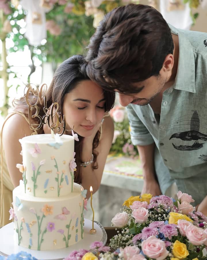 Recently he shared the first picture of his baby shower. In this photo, Kiara and Siddharth are seen asking for a vow for their child cutting cake. Couples are quite excited about their first child. In this photo, pregnancy glow is clearly visible on Kiara's face.